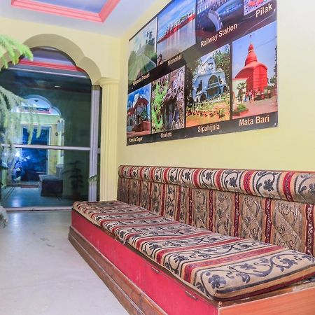 Oyo Somraj Regency Hotel Агартала Екстериор снимка