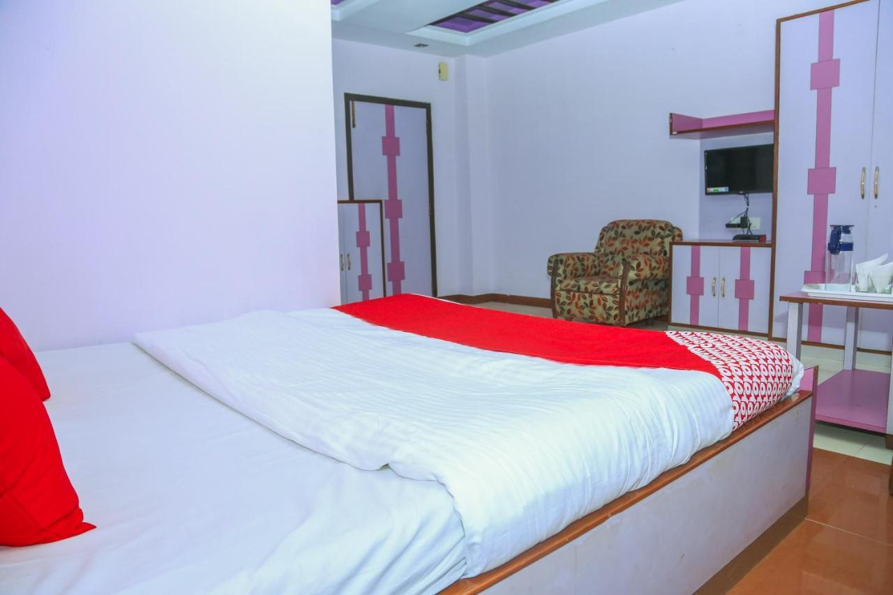 Oyo Somraj Regency Hotel Агартала Екстериор снимка