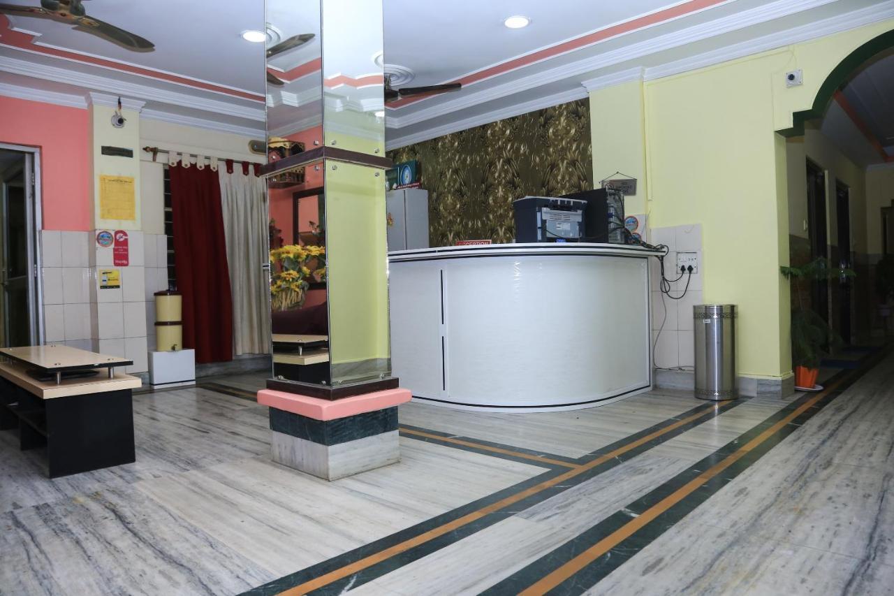 Oyo Somraj Regency Hotel Агартала Екстериор снимка
