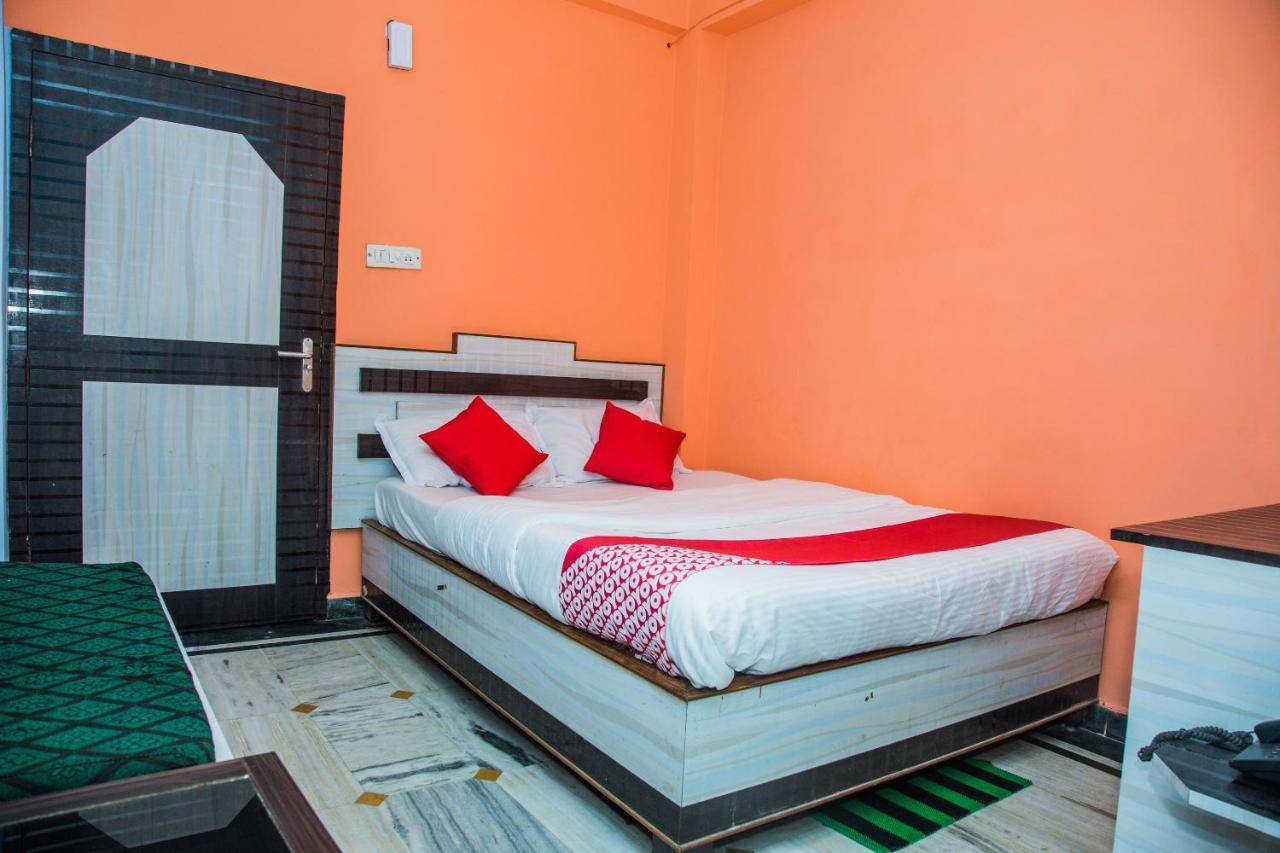 Oyo Somraj Regency Hotel Агартала Екстериор снимка